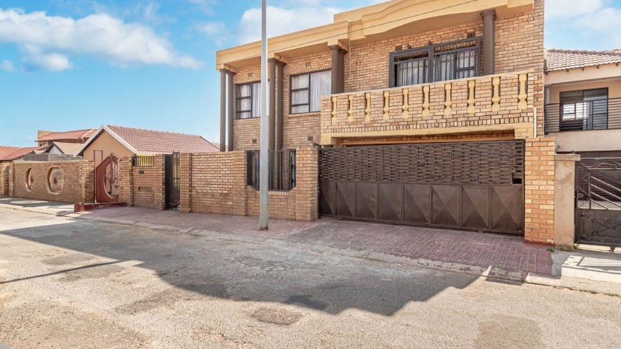 4 Bedroom Property for Sale in Dobsonville Gauteng