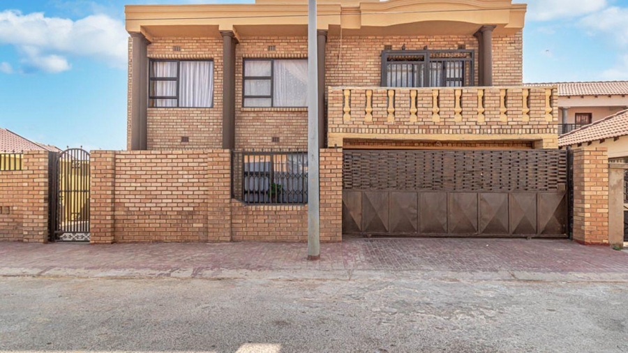 4 Bedroom Property for Sale in Dobsonville Gauteng