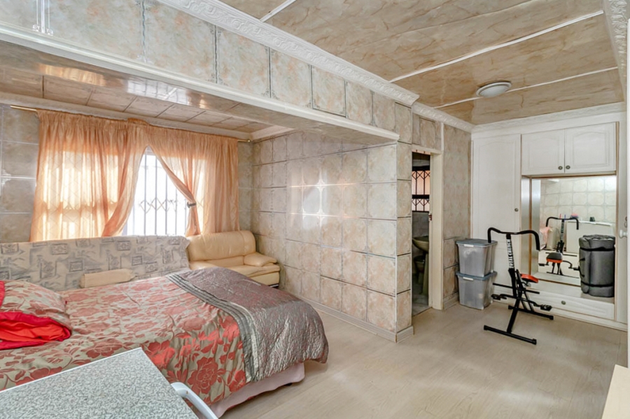 4 Bedroom Property for Sale in Dobsonville Gauteng