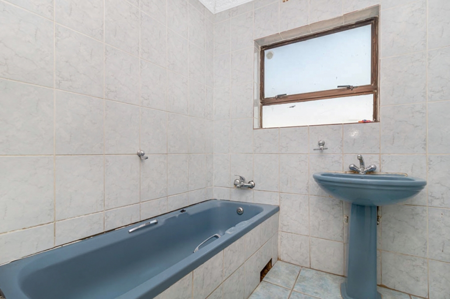 4 Bedroom Property for Sale in Dobsonville Gauteng