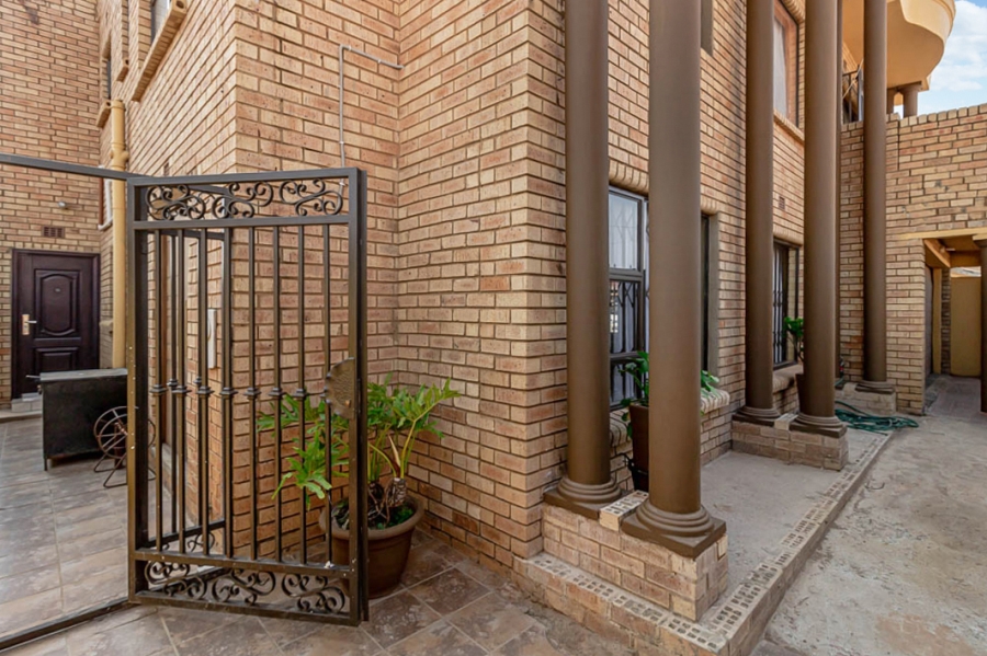 4 Bedroom Property for Sale in Dobsonville Gauteng