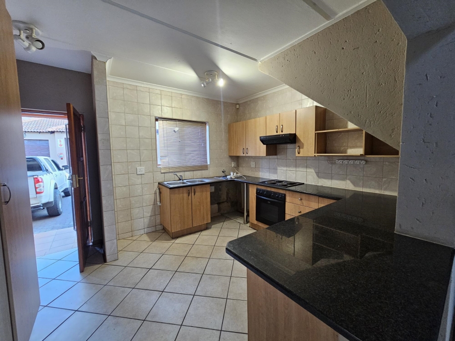 To Let 2 Bedroom Property for Rent in Noordheuwel Gauteng