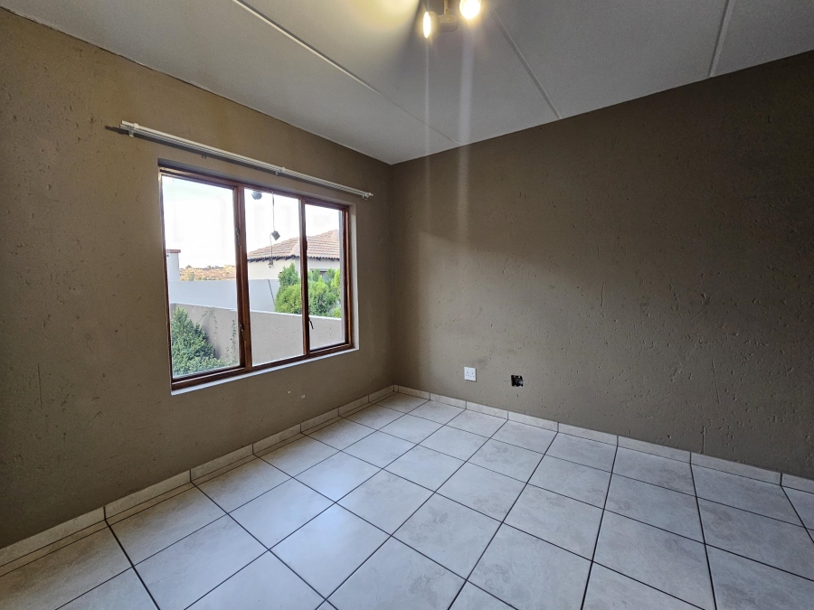 To Let 2 Bedroom Property for Rent in Noordheuwel Gauteng