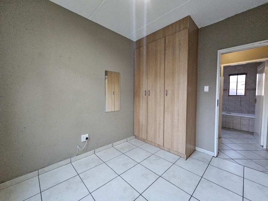 To Let 2 Bedroom Property for Rent in Noordheuwel Gauteng