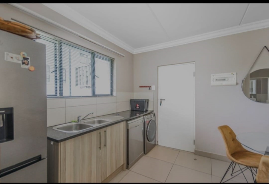 To Let 2 Bedroom Property for Rent in Broadacres Gauteng