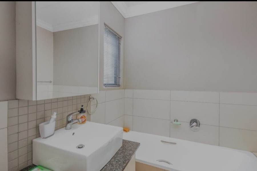 To Let 2 Bedroom Property for Rent in Broadacres Gauteng