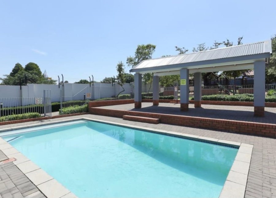 To Let 2 Bedroom Property for Rent in Broadacres Gauteng