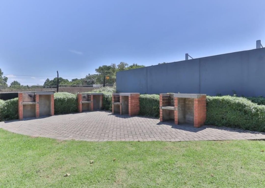 To Let 2 Bedroom Property for Rent in Broadacres Gauteng