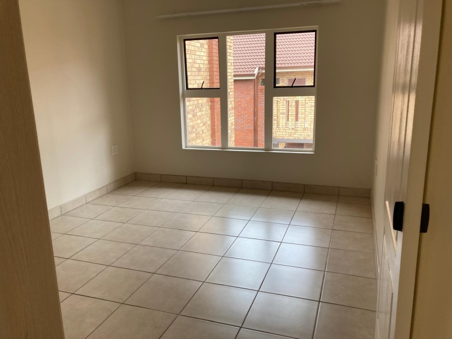 1 Bedroom Property for Sale in Blue Hills Equestrian Estate Gauteng
