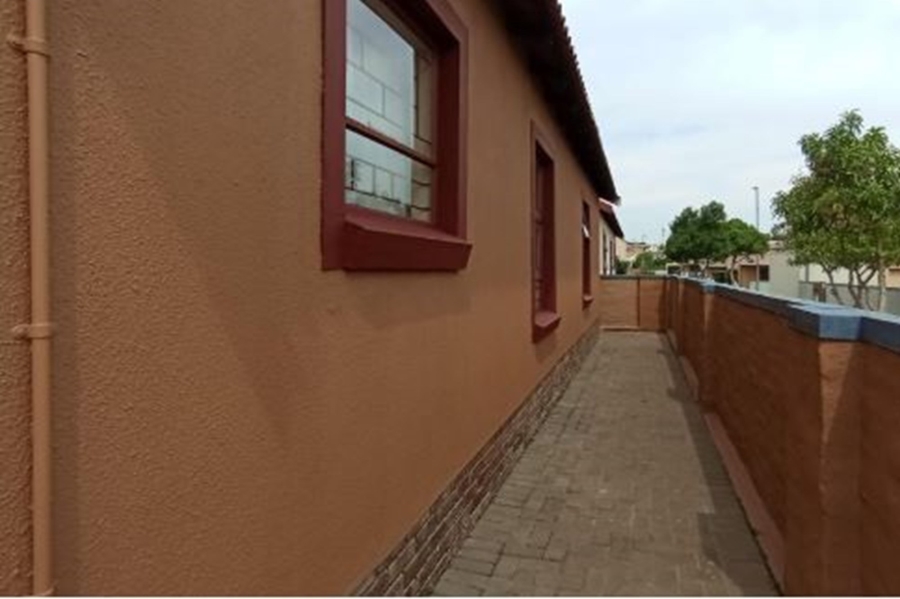 3 Bedroom Property for Sale in Kosmosdal Gauteng