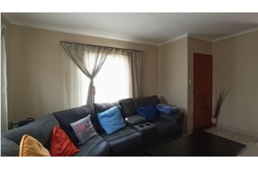3 Bedroom Property for Sale in Kosmosdal Gauteng