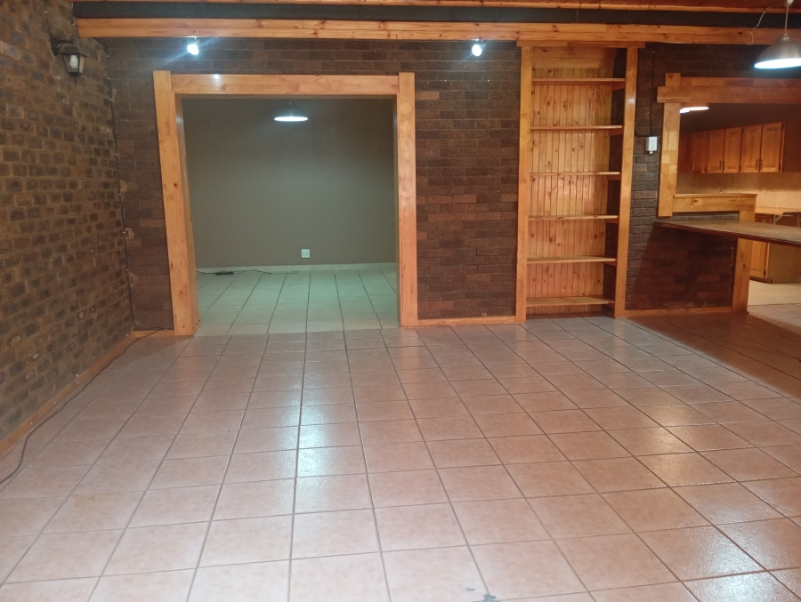 4 Bedroom Property for Sale in Mountain View Gauteng