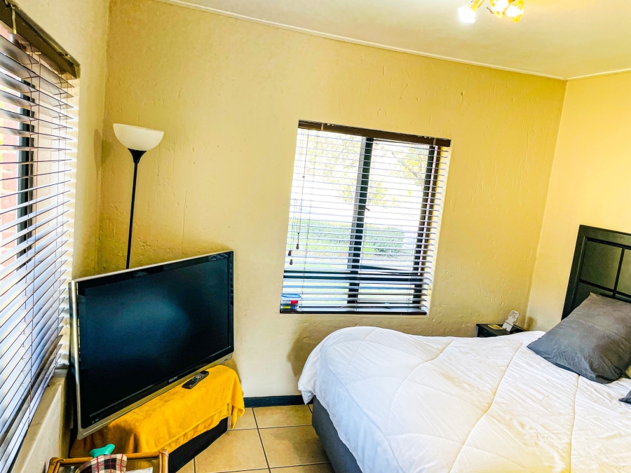To Let 2 Bedroom Property for Rent in Jackal Creek Golf Estate Gauteng