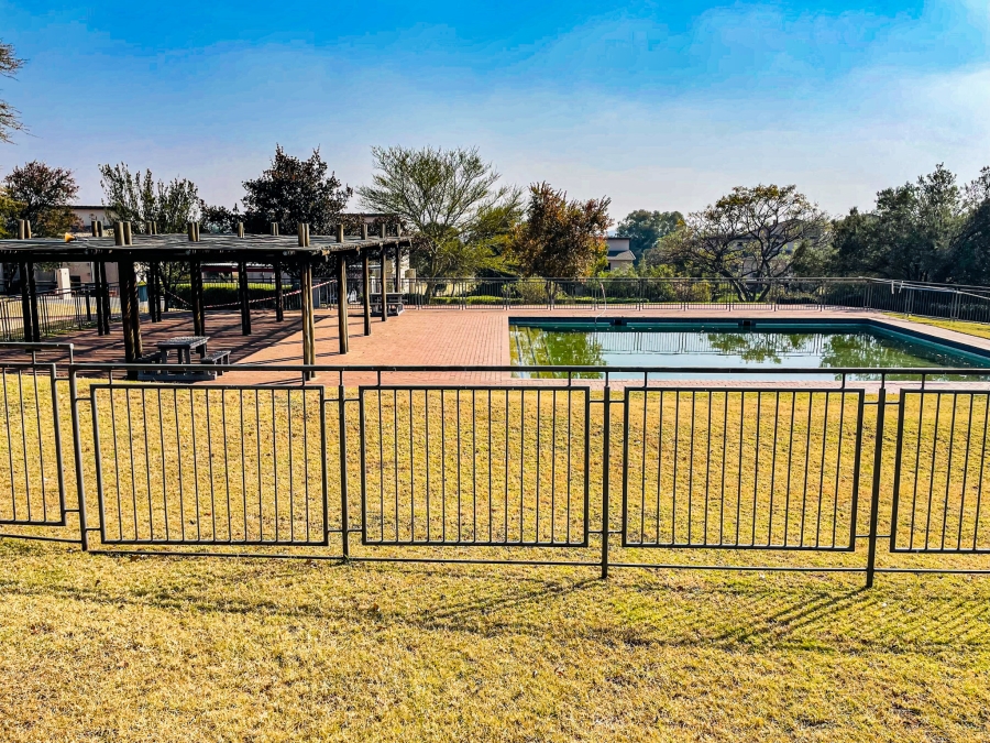 To Let 2 Bedroom Property for Rent in Jackal Creek Golf Estate Gauteng
