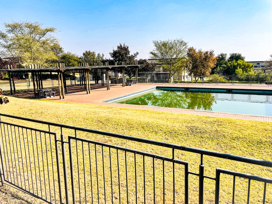 To Let 2 Bedroom Property for Rent in Jackal Creek Golf Estate Gauteng