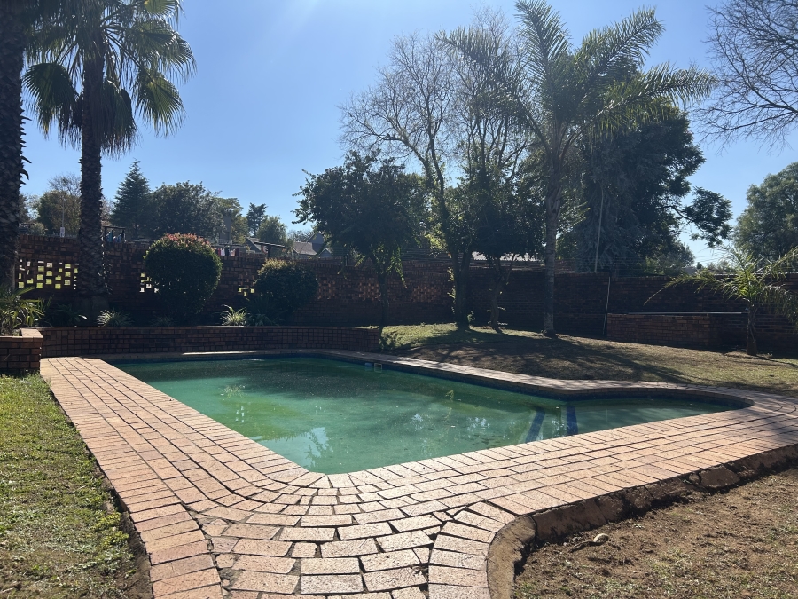 2 Bedroom Property for Sale in Vorna Valley Gauteng