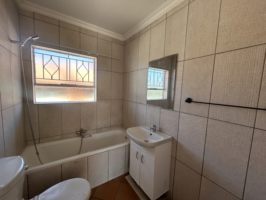 2 Bedroom Property for Sale in Vorna Valley Gauteng