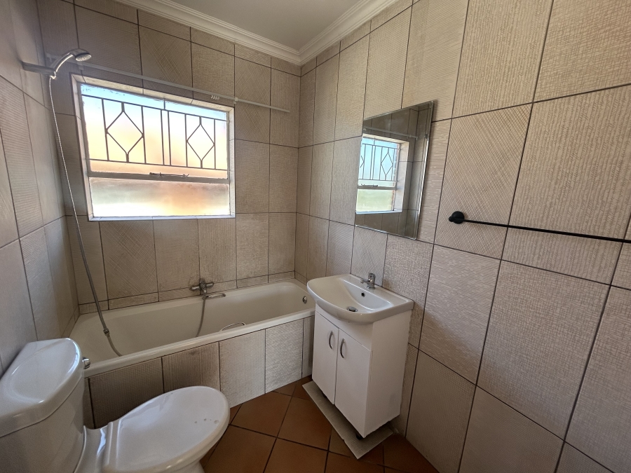 2 Bedroom Property for Sale in Vorna Valley Gauteng