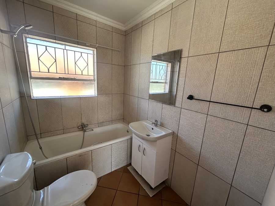 2 Bedroom Property for Sale in Vorna Valley Gauteng
