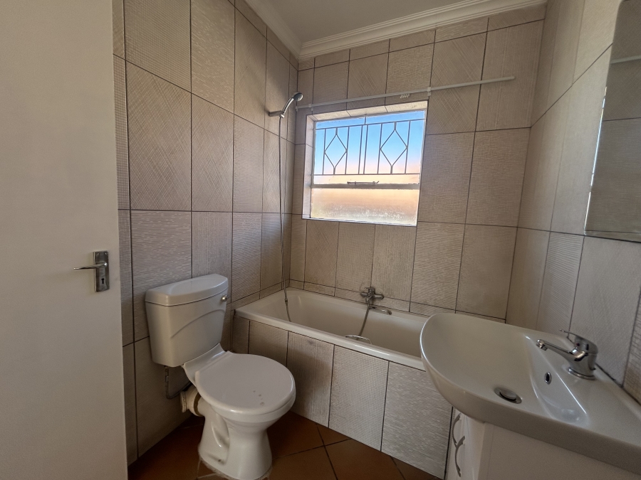 2 Bedroom Property for Sale in Vorna Valley Gauteng