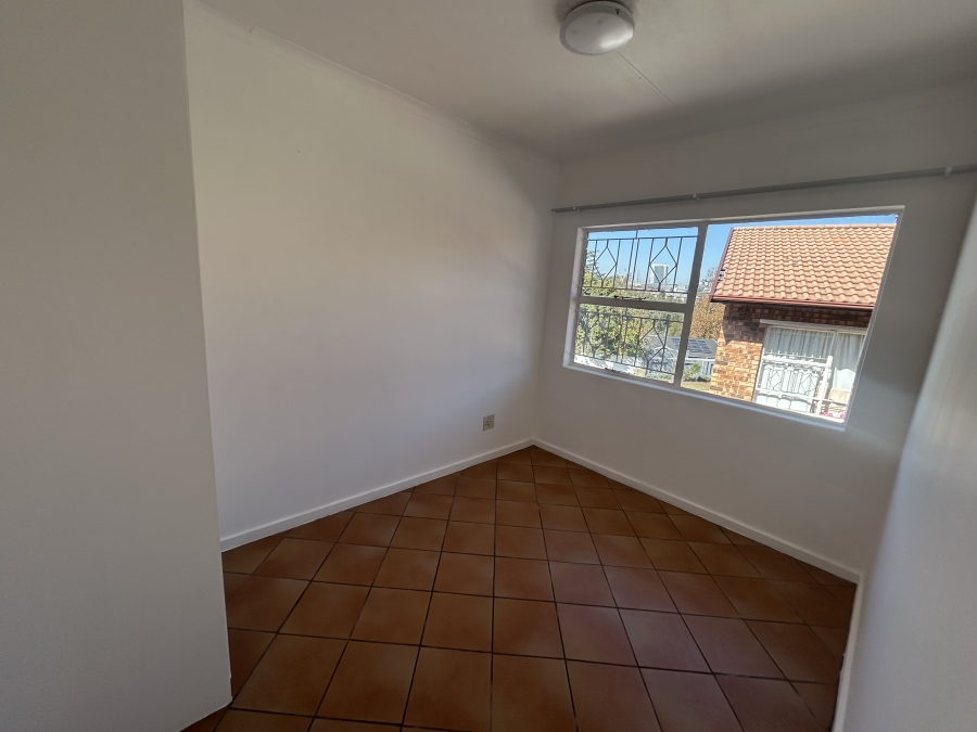 2 Bedroom Property for Sale in Vorna Valley Gauteng