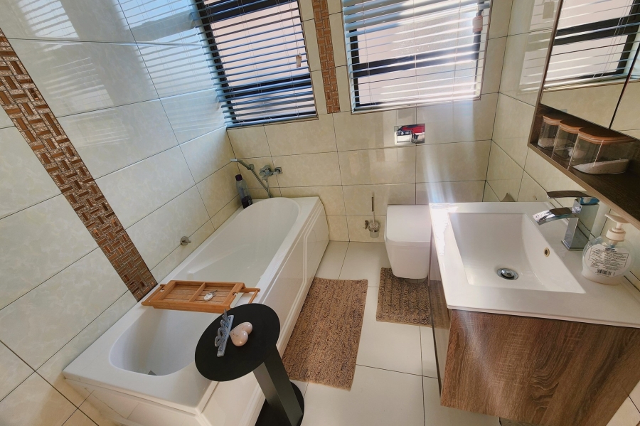 6 Bedroom Property for Sale in Brooklands Lifestyle Estate Gauteng