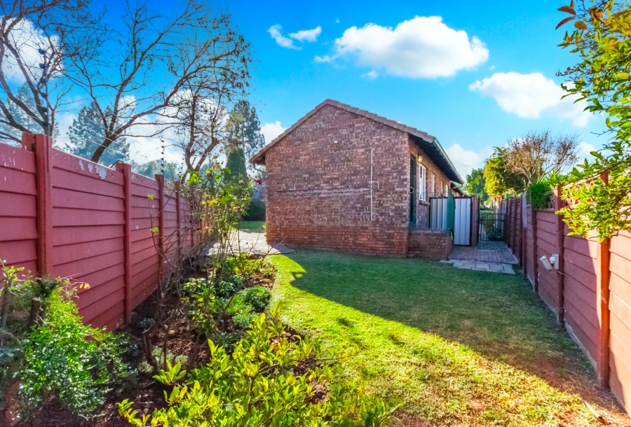 2 Bedroom Property for Sale in Die Hoewes Gauteng