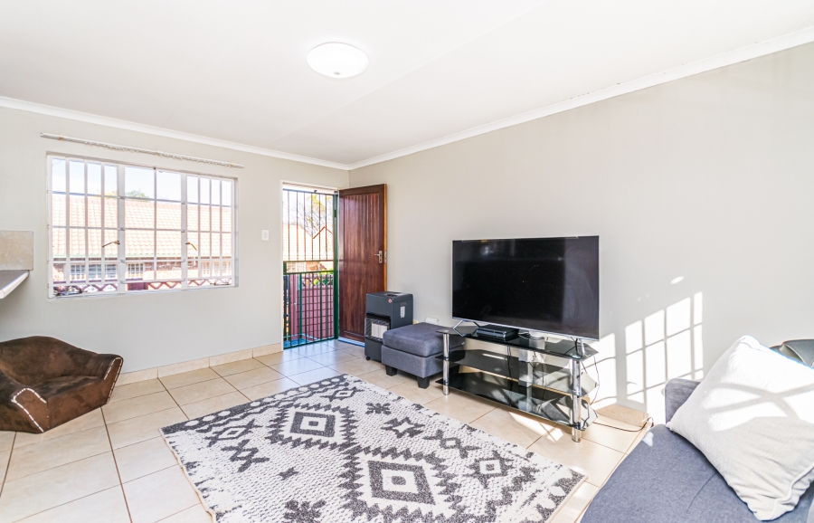 2 Bedroom Property for Sale in Die Hoewes Gauteng
