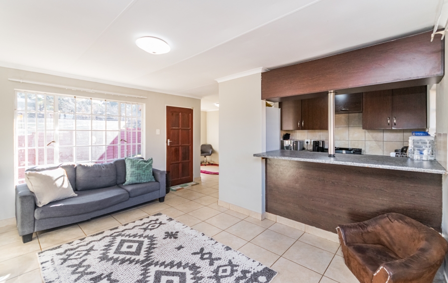 2 Bedroom Property for Sale in Die Hoewes Gauteng