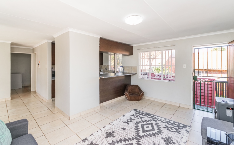 2 Bedroom Property for Sale in Die Hoewes Gauteng