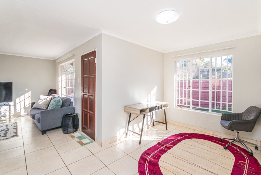 2 Bedroom Property for Sale in Die Hoewes Gauteng