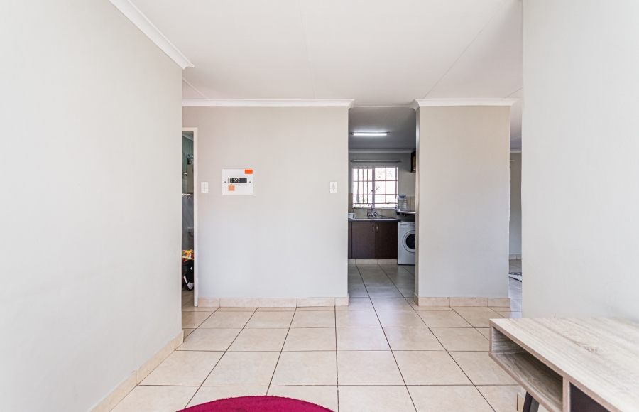 2 Bedroom Property for Sale in Die Hoewes Gauteng
