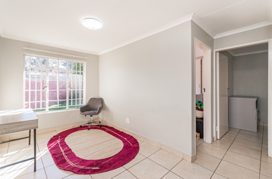 2 Bedroom Property for Sale in Die Hoewes Gauteng