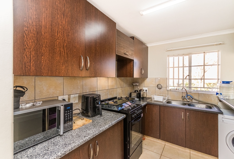 2 Bedroom Property for Sale in Die Hoewes Gauteng