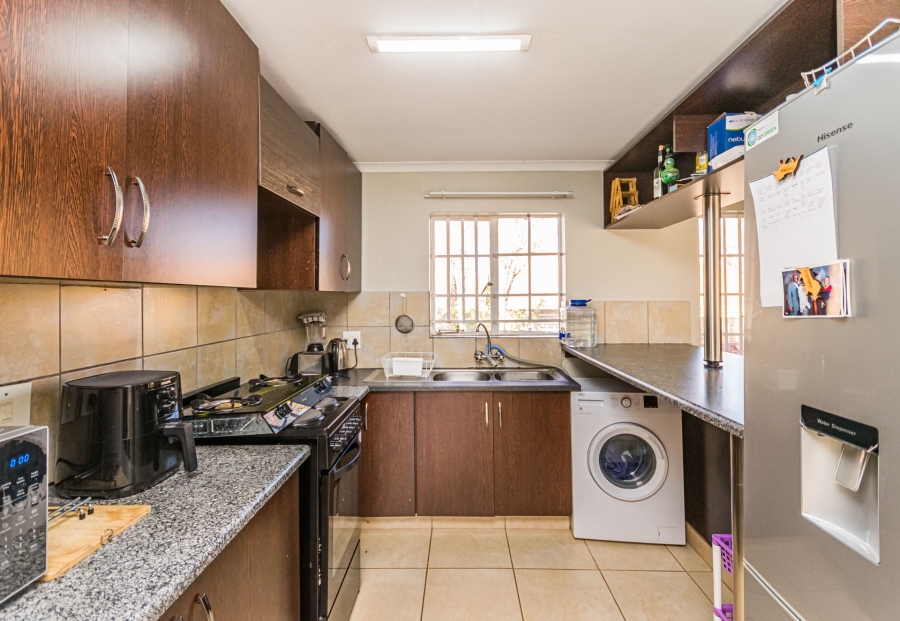 2 Bedroom Property for Sale in Die Hoewes Gauteng
