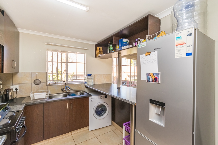2 Bedroom Property for Sale in Die Hoewes Gauteng