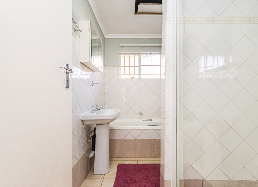2 Bedroom Property for Sale in Die Hoewes Gauteng