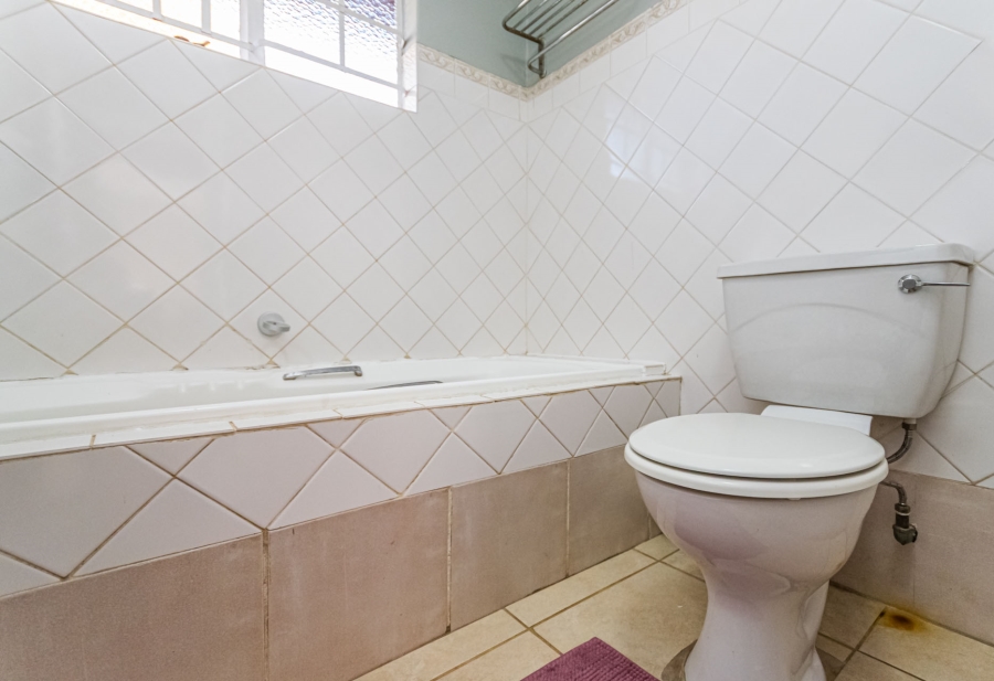2 Bedroom Property for Sale in Die Hoewes Gauteng
