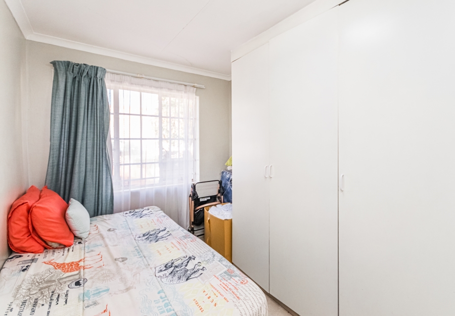 2 Bedroom Property for Sale in Die Hoewes Gauteng
