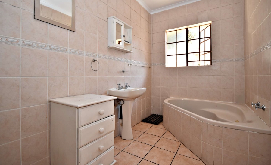 4 Bedroom Property for Sale in Olivedale Gauteng