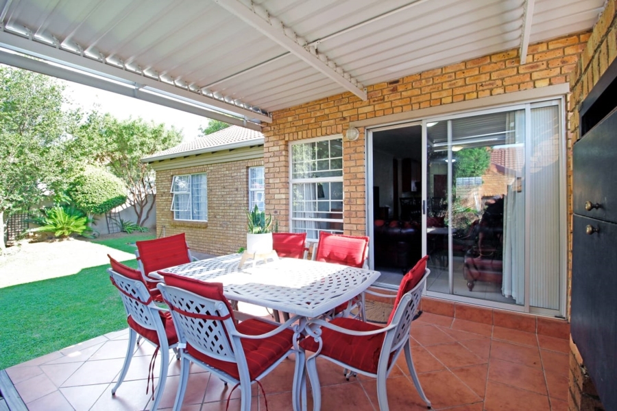 To Let 3 Bedroom Property for Rent in Thatchfield Cresent Gauteng