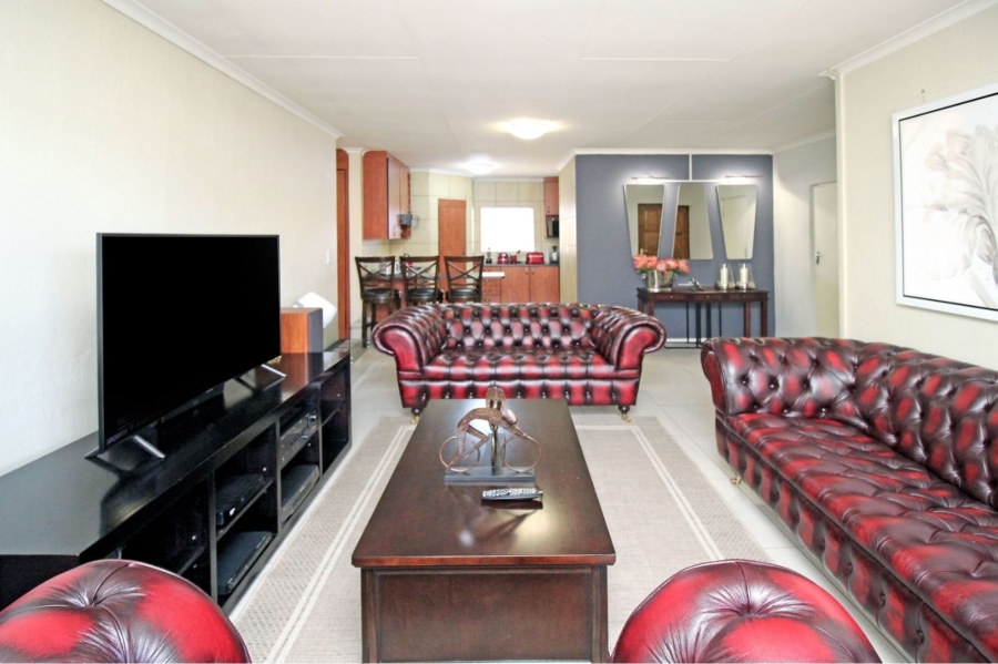 To Let 3 Bedroom Property for Rent in Thatchfield Cresent Gauteng
