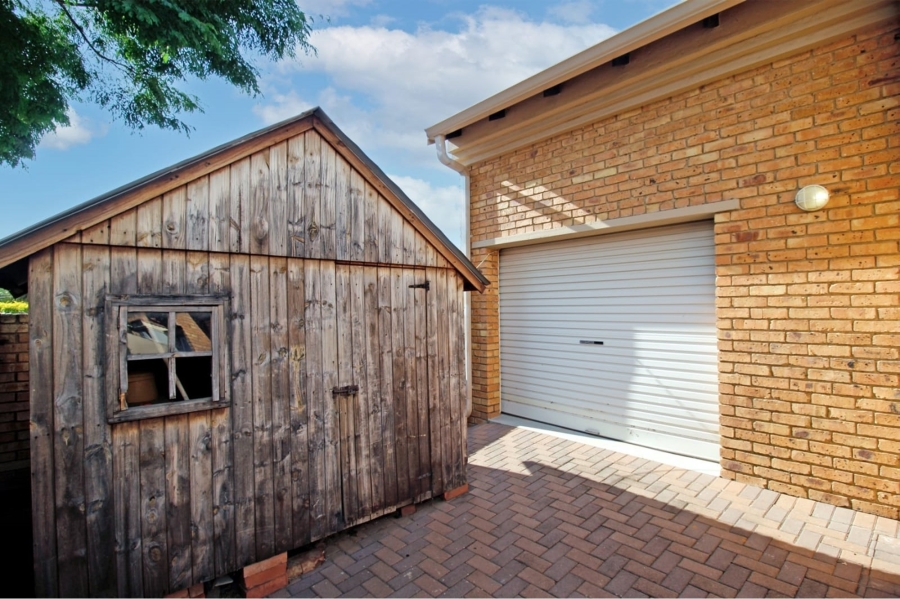 To Let 3 Bedroom Property for Rent in Thatchfield Cresent Gauteng
