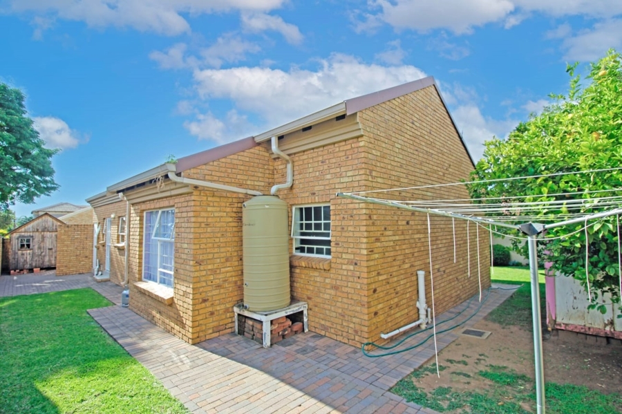 To Let 3 Bedroom Property for Rent in Thatchfield Cresent Gauteng
