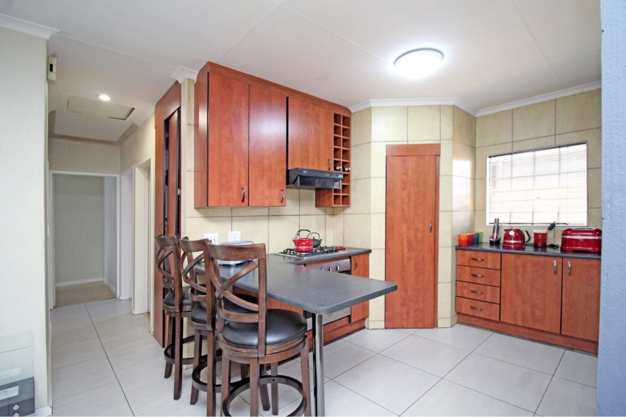 To Let 3 Bedroom Property for Rent in Thatchfield Cresent Gauteng