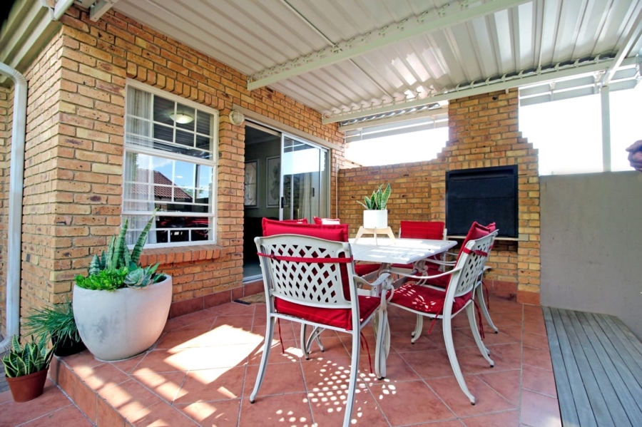 To Let 3 Bedroom Property for Rent in Thatchfield Cresent Gauteng