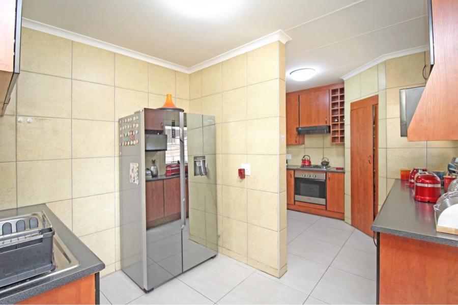 To Let 3 Bedroom Property for Rent in Thatchfield Cresent Gauteng