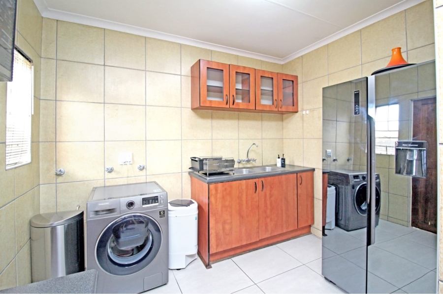 To Let 3 Bedroom Property for Rent in Thatchfield Cresent Gauteng