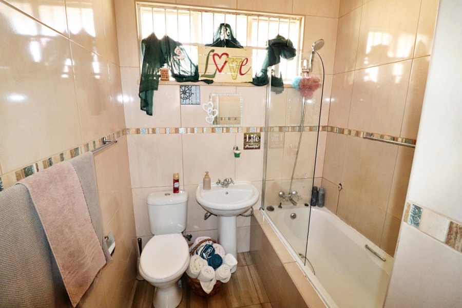 2 Bedroom Property for Sale in Sunnyridge Gauteng