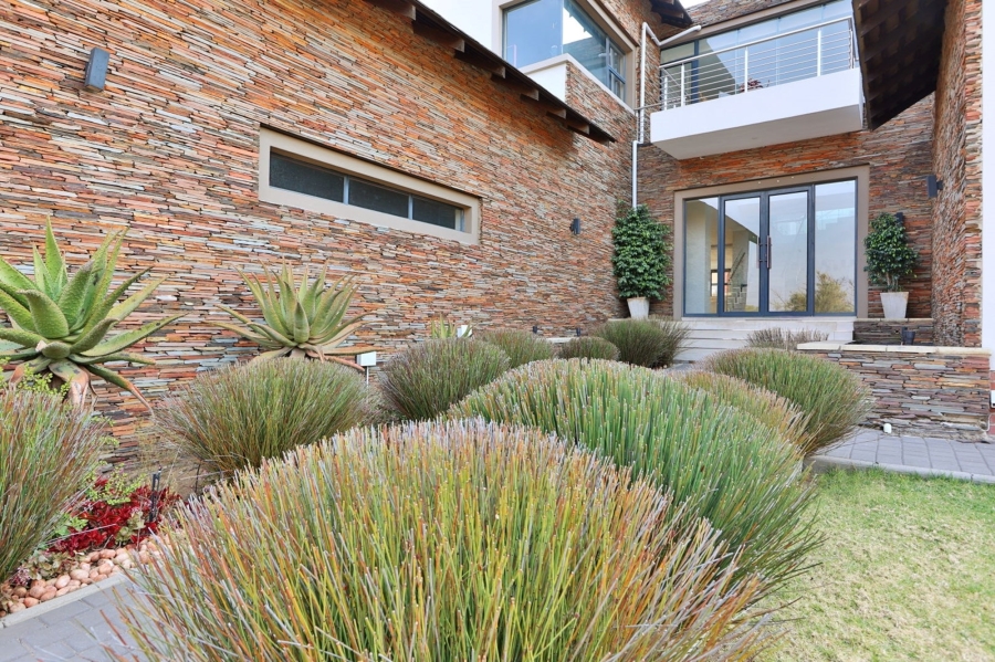 5 Bedroom Property for Sale in Waterfall Country Estate Gauteng